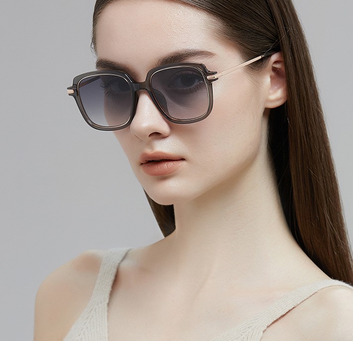 Fashion design and ergonomics of sunglasses