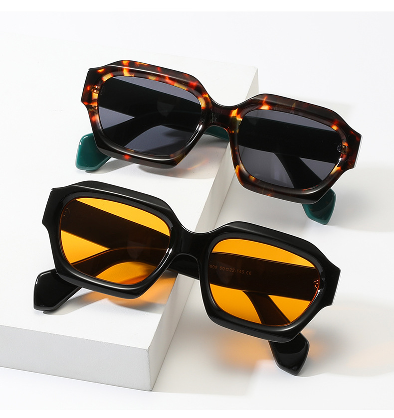 Gafas de sol versátiles y modernas con montura cuadrada clásica de RUISEN 86606-12