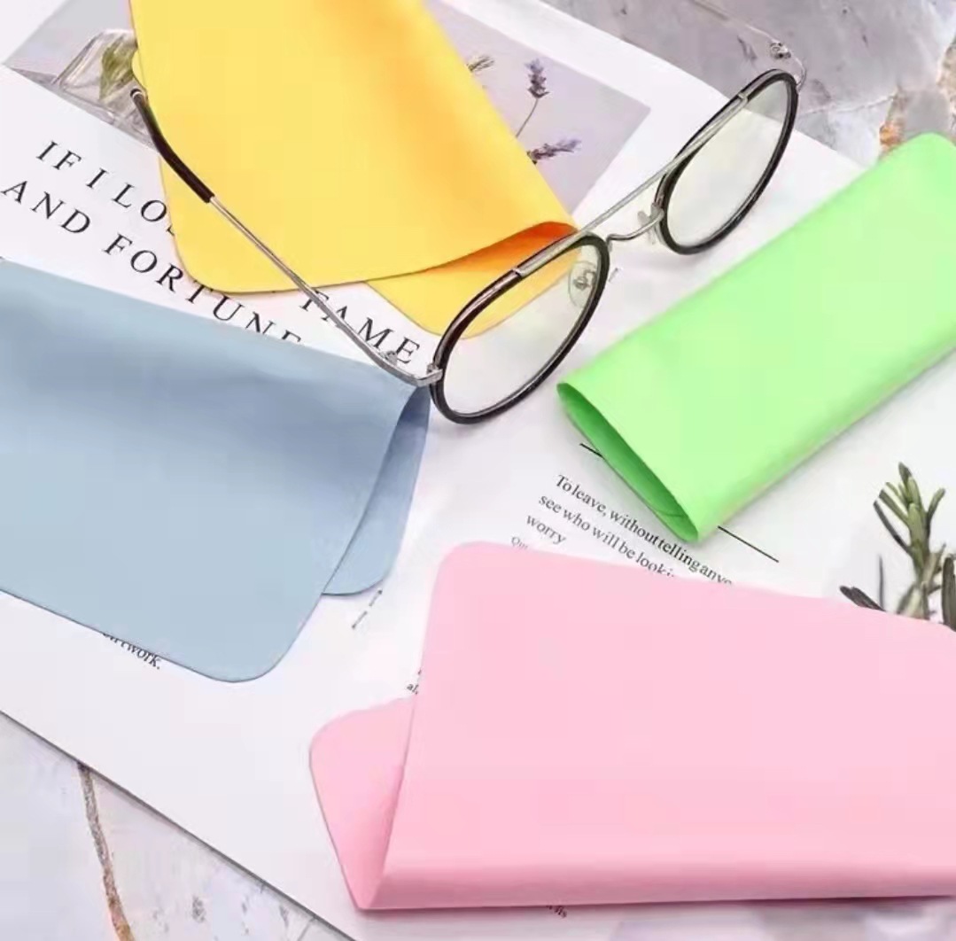 Les nouveaux chiffons à lunettes rendent le nettoyage des lunettes facile et simple