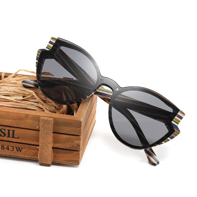 Lunettes de soleil en bois