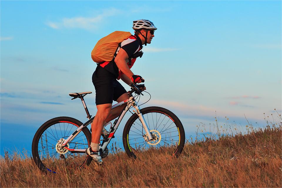 Vantaggi degli occhiali da sole sportivi da ciclismo all'aperto!